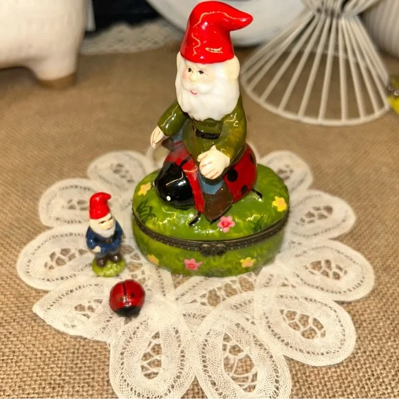 Vintage ArtGifts Porcelain Hinged Trinket Box - Gnome Riding Ladybug with minis - Picture 2 of 12